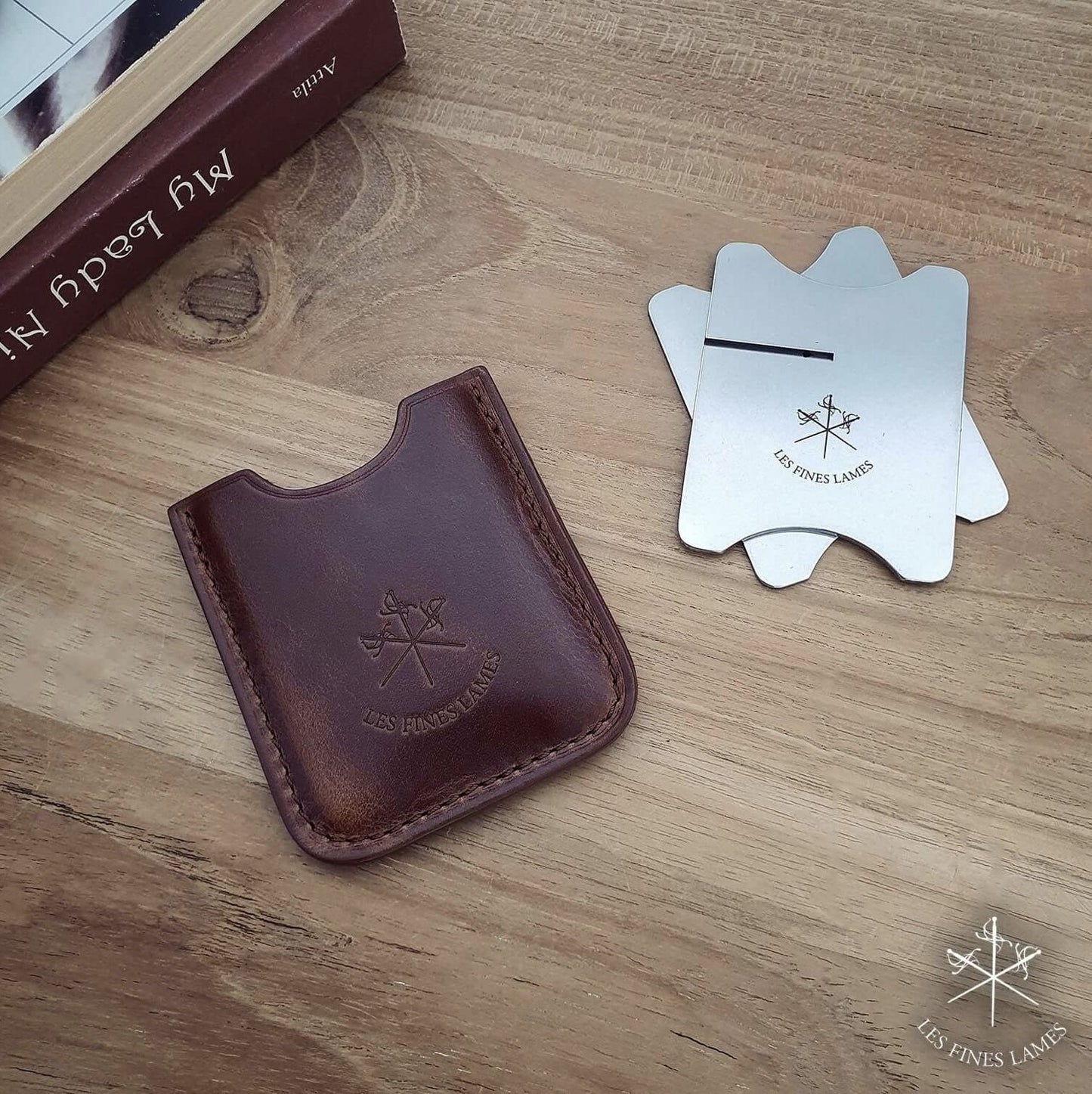 Cigar Stand with leather case by Les Fines Lames - CIGAR VAULT