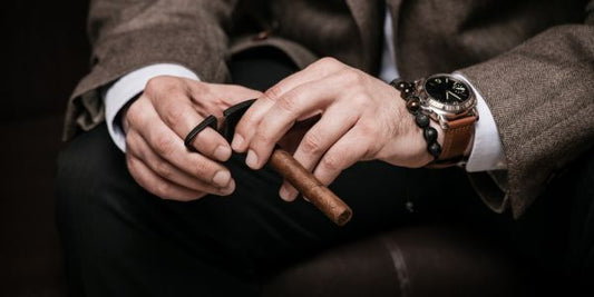 How To Cut A Cigar Properly: 4 Essential Methods Every Smoker Should Know